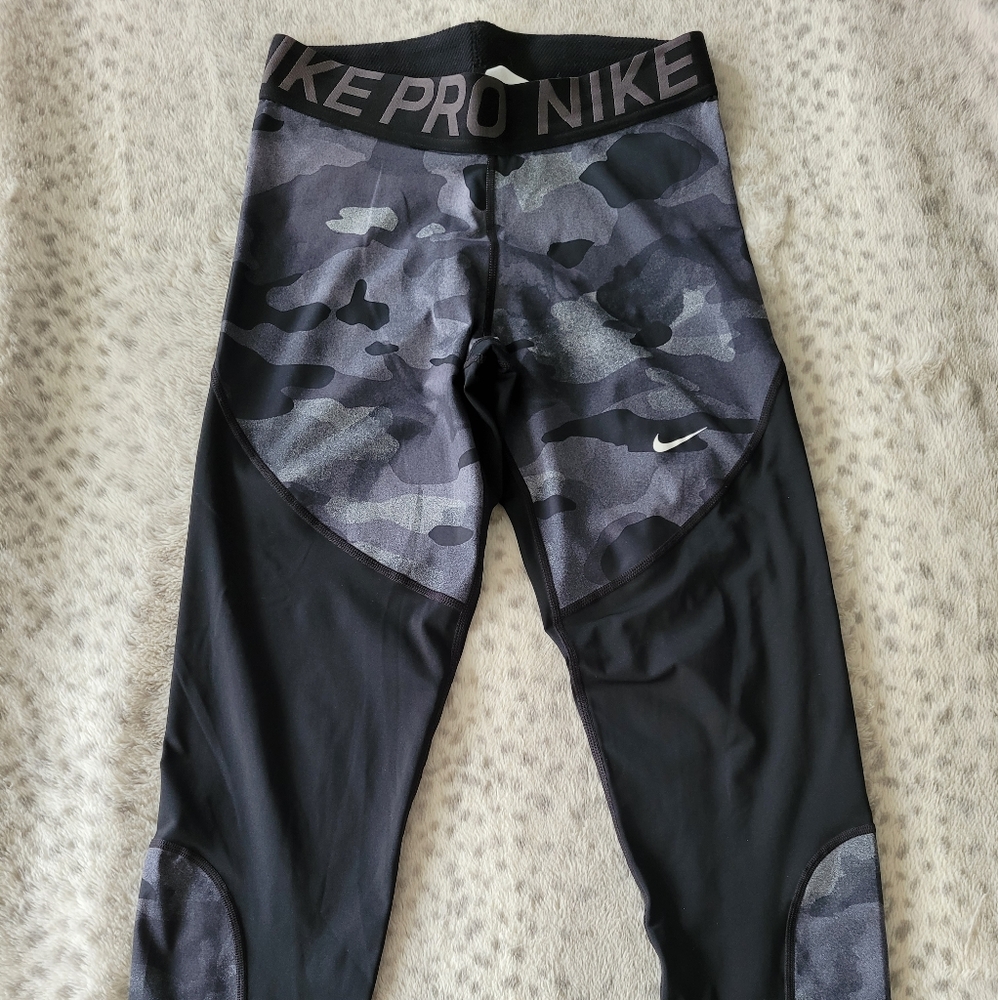 Nike Pro Cropped Leggings (M)